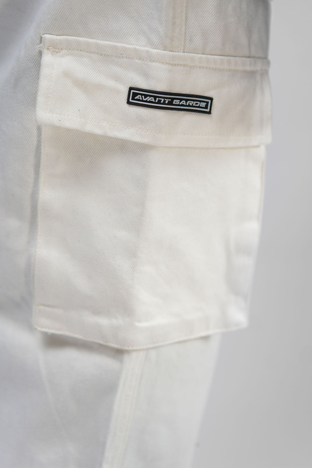 White Denim Cargo - Straight Fit