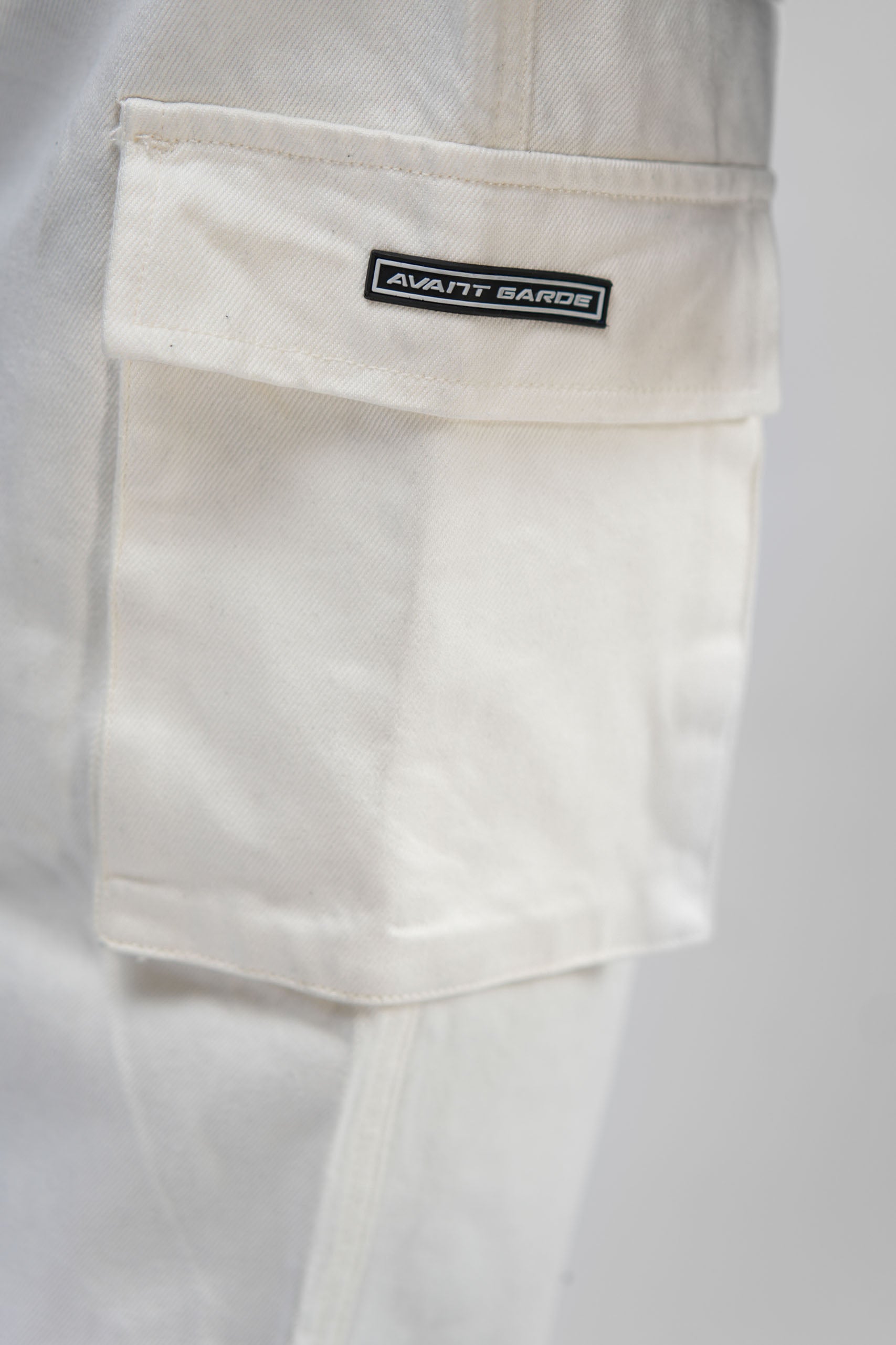 White Denim Cargo - Straight Fit