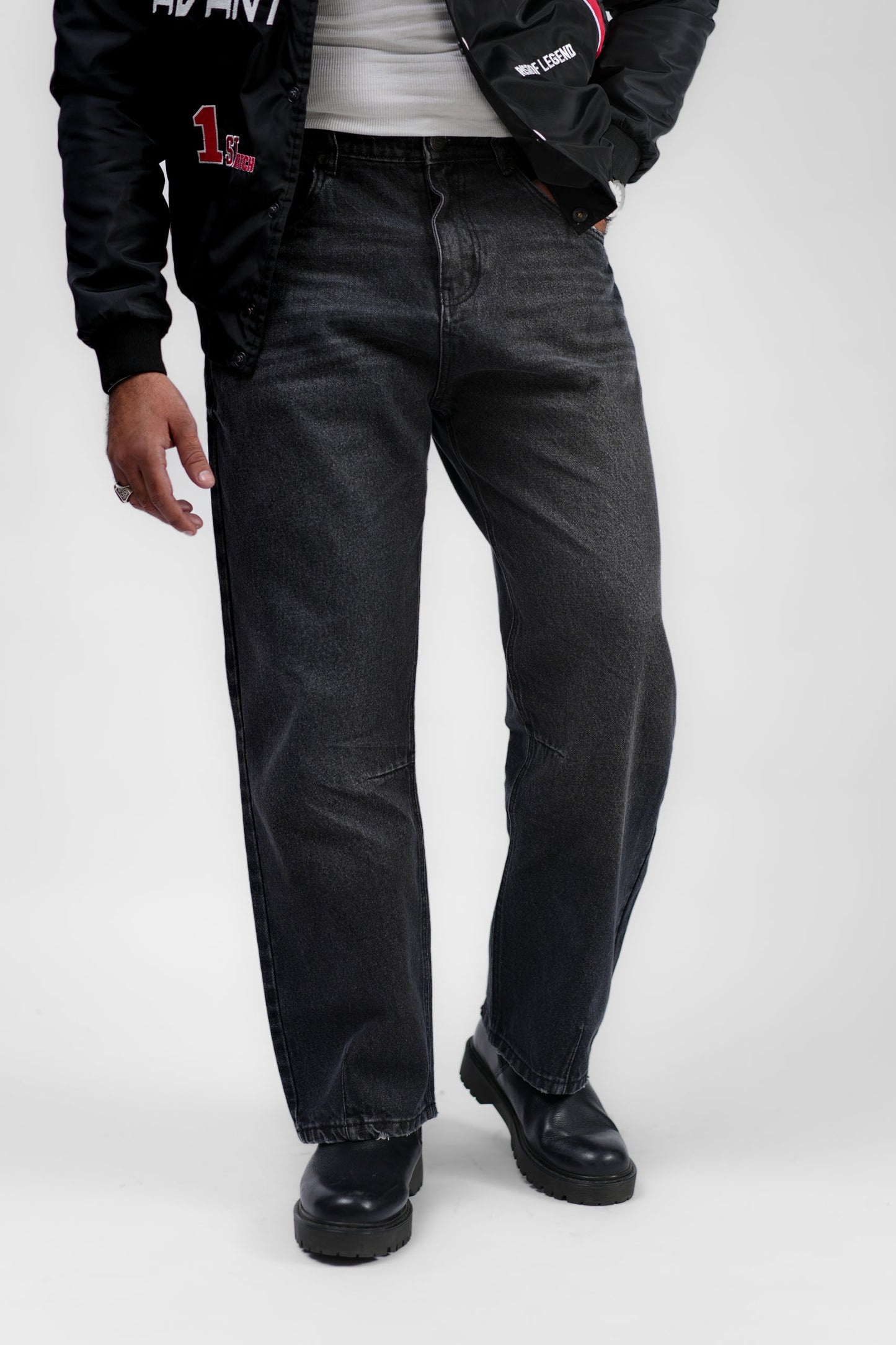 Black Denim Jeans – Straight Fit