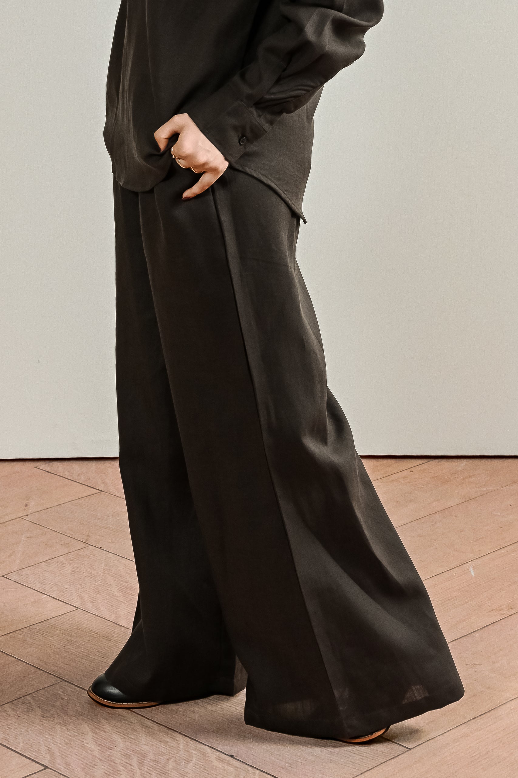 Flared Linen Trouser (WRT-05)